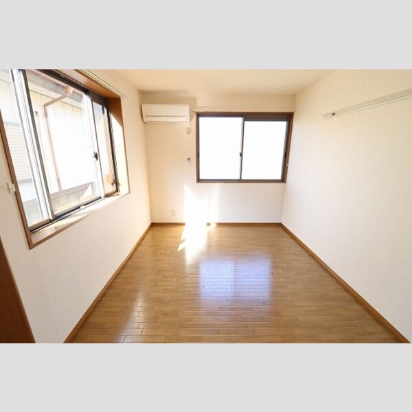 リヴェール上柴105号室 洋室