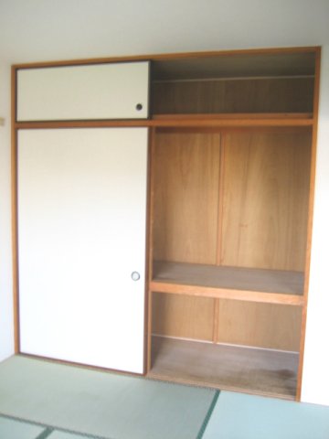 引地台ハイツ0102号室 和室　押入　※別号室の参考写真です(現況優先・仕様違いの場合あり)