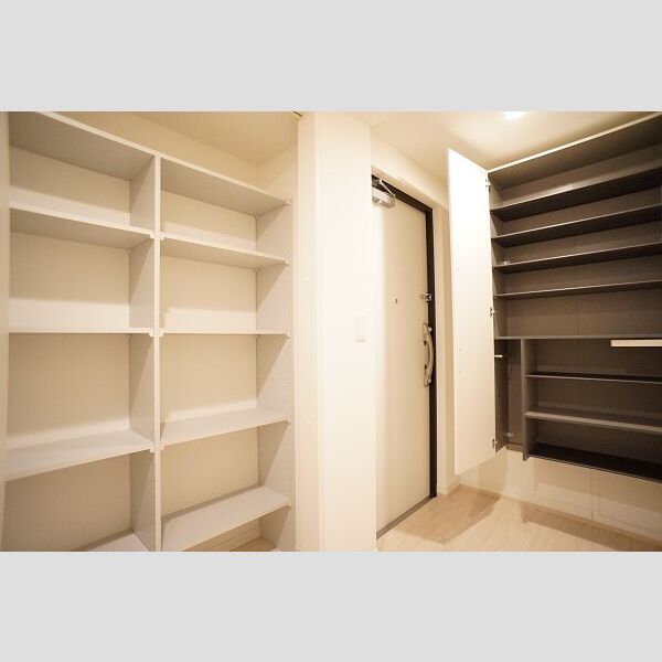 グランヒルサイド703号室 玄関収納もうれしい♪