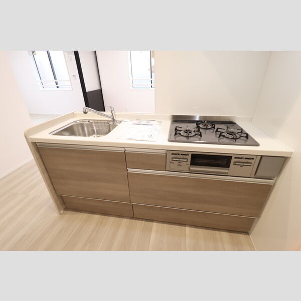 Resi NOIR(レジノワール)301号室 対面式3口ガスコンロ付システムキッチン