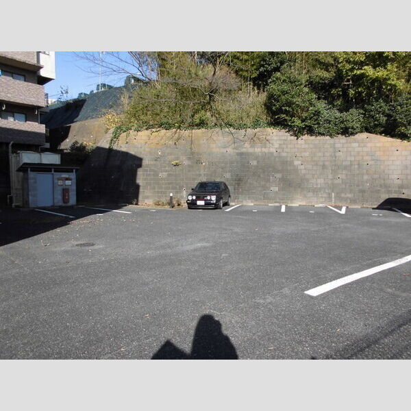 シャタル日吉台 駐車場