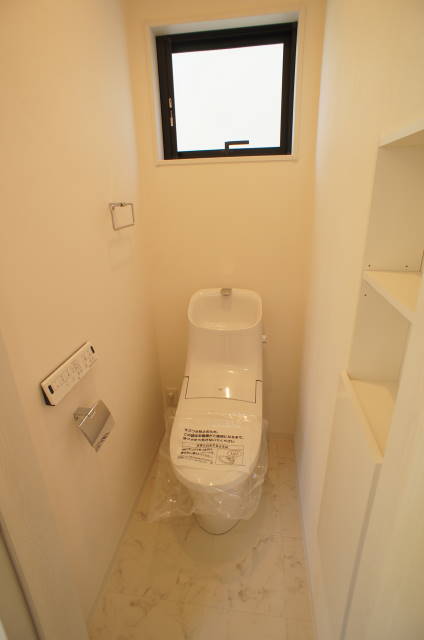 南生実町貸戸建２号棟 トイレ