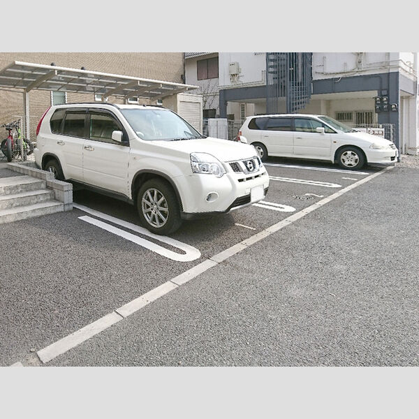 イリオス 駐車場