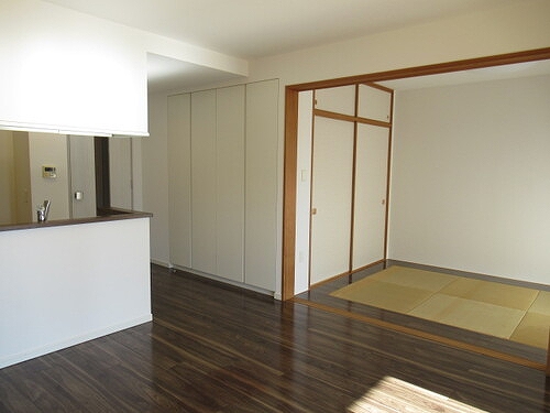 ライオンズ川越グランフォート リビングダイニング（別角度）