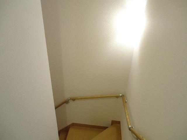 エルフォーラ202号室 階段