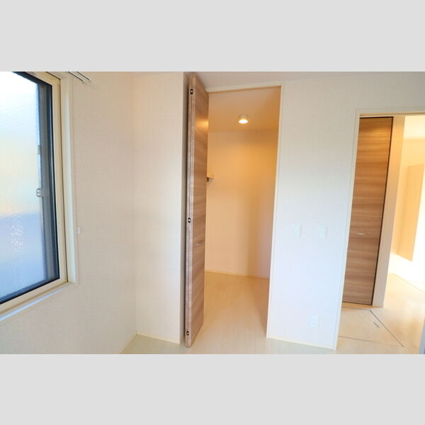 グランシャリオ・ヴィラ　B棟101号室 クローゼット
