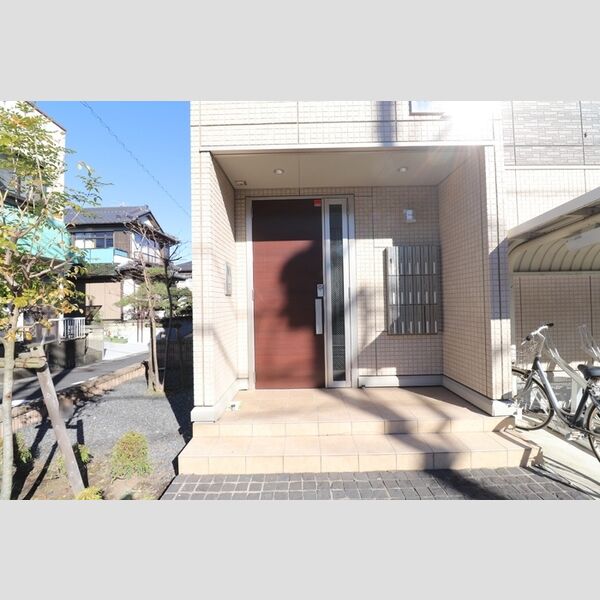 ロイヤルメゾン久喜105号室 エントランス