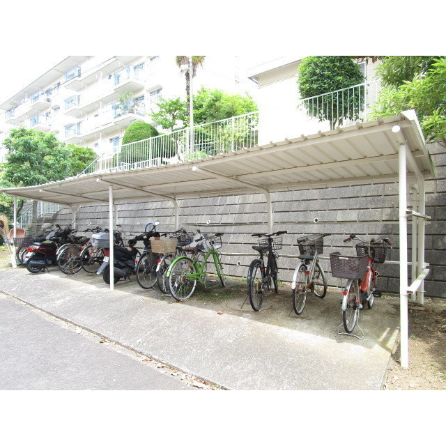 鳶尾団地（２街区）１号棟　501号室 外観