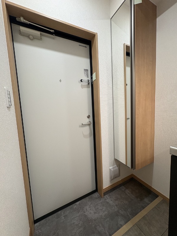 B.2階 玄関