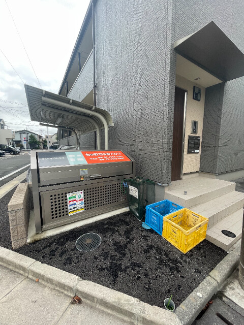 サン・グラシアス2階 ゴミ置き場