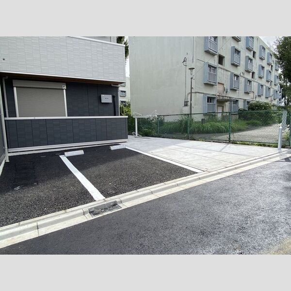 グラナーデ祖師谷 駐車場