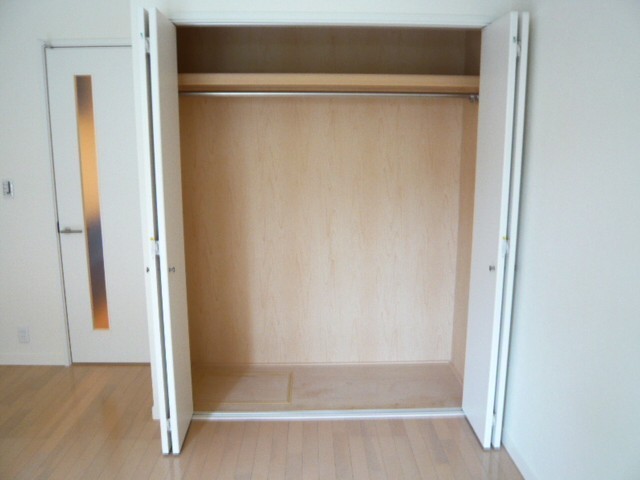 フォレスタ高幡 収納