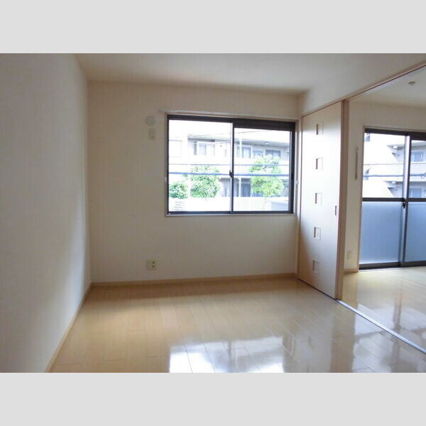 Momo House202号室 南側洋室♪