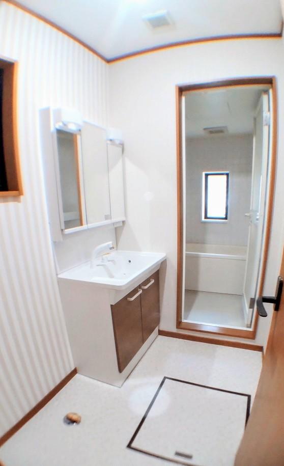 ブルーハイムふじみん 新品　便利な3面鏡洗面台