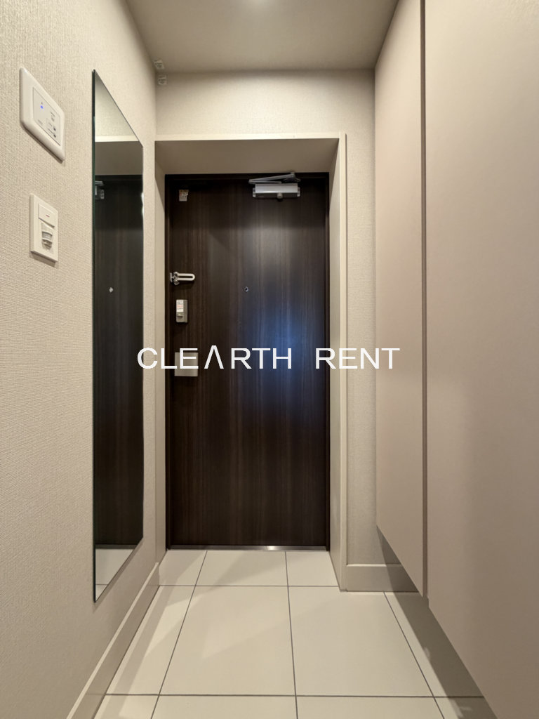 コンシェリア目黒本町 ＴＨＥ ＲＥＳＩＤＥＮＣＥ4階 タイル張りの玄関/姿見ミラー付き