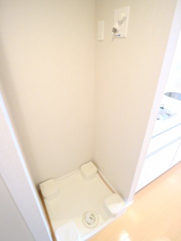 プラウドフラット富士見台409号室 洗濯機置き場　※参考写真