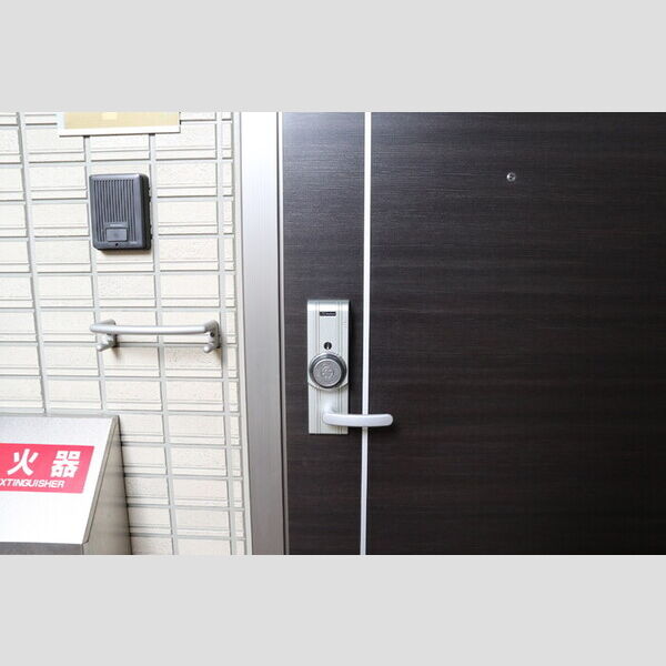 ラフレ仲道　C102号室 玄関