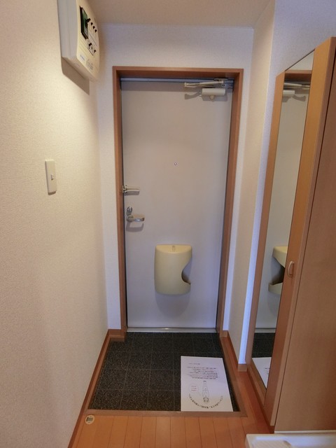 ビーハイヴ0202号室 玄関