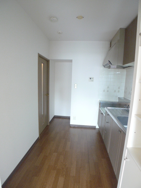 グランシャリオ誠治館 リビング