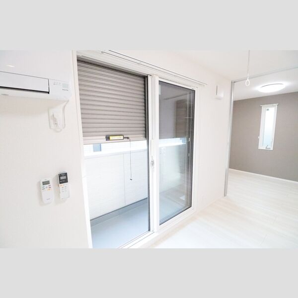 Briller 東大宮202号室 シャッター(LDK8.8帖)