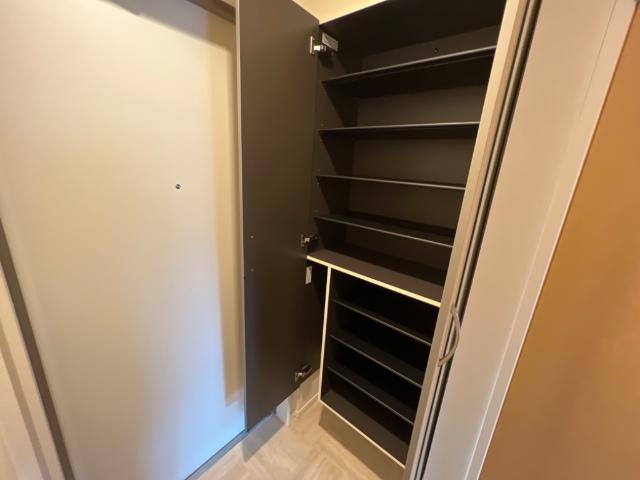 Eternal J（エターナル　ジェイ）205号室 下駄箱