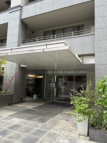 麻布市兵衛町ホームズ エントランス　※2026年4月の写真