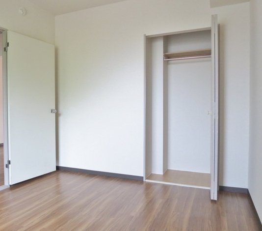 クレール二俣川0105号室 洋室３ 収納　※別号室の参考写真(現況優先・仕様違いの場合あり)