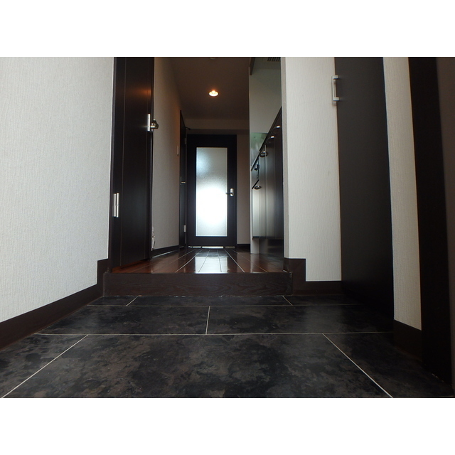 パールサラン204号室 土間は室内タイル仕様