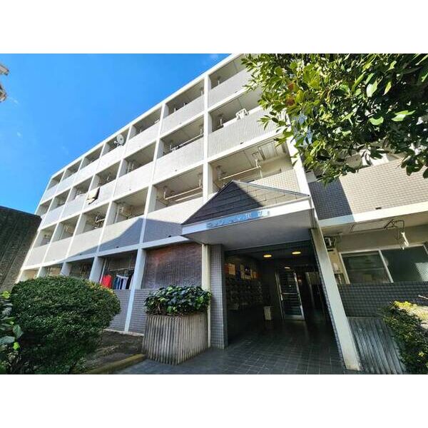 タッシ国立の外観画像