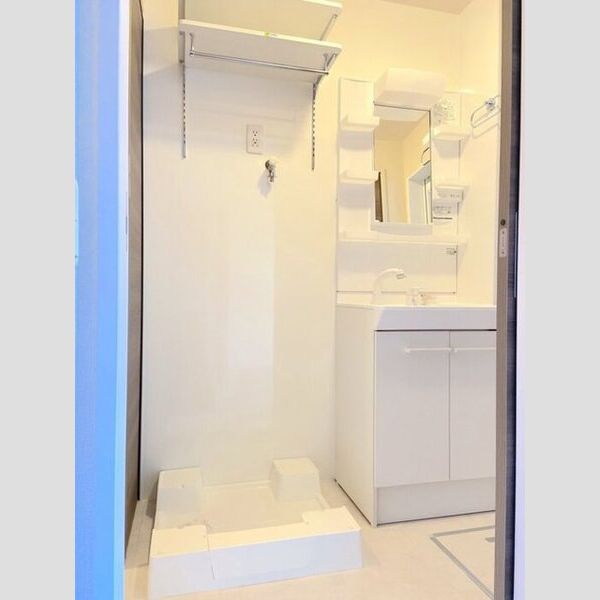 クレール藤沢Ⅱ 洗濯機置き場には便利な棚があります!