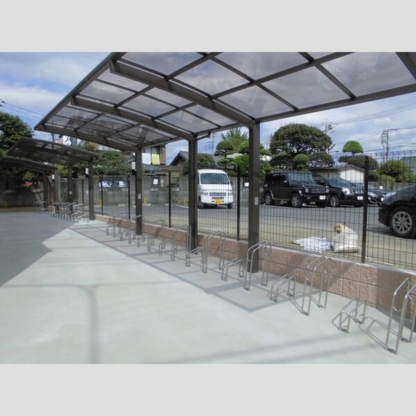 クラルテ 駐輪場