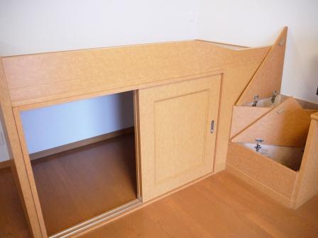 レオパレスなるとう110号室 寝室