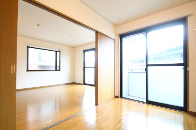 プラスサムⅡ1階 写真は同型201号室。現状優先