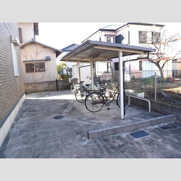 イニティウム 駐車場