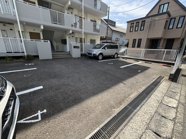 セ・ジュール新磯野0202号室 駐車場