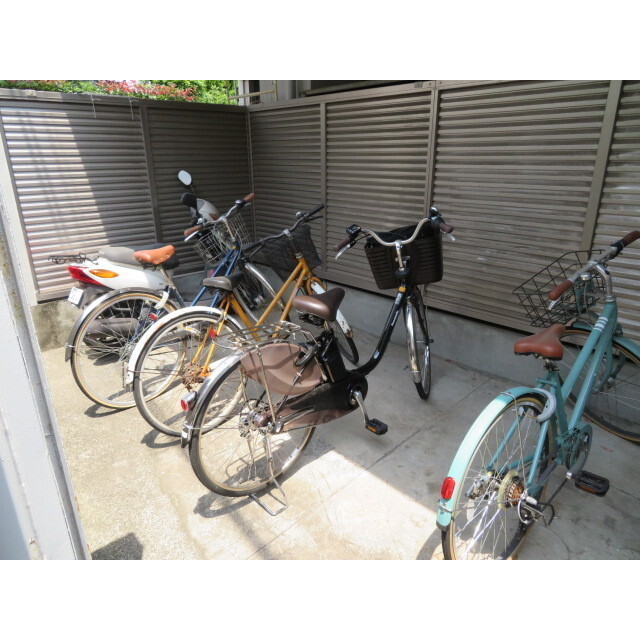 地球堂ビル 駐輪場