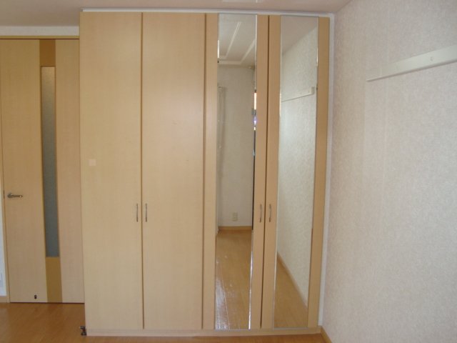 エバーシャインＳＯＧＡ 洋室