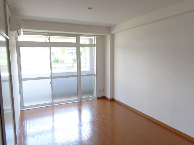 リバーサイドソシア 明るいリビング