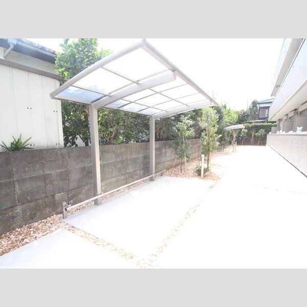 イーレクスN305号室 屋根付き駐輪場