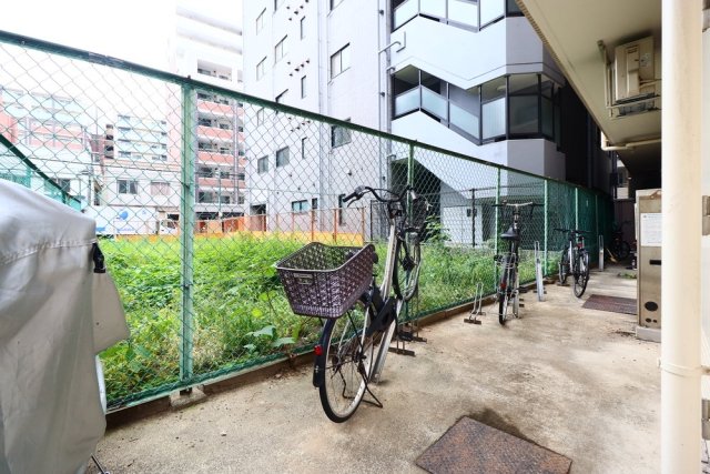 横浜平沼ダイカンプラザ三号館4階 駐輪場