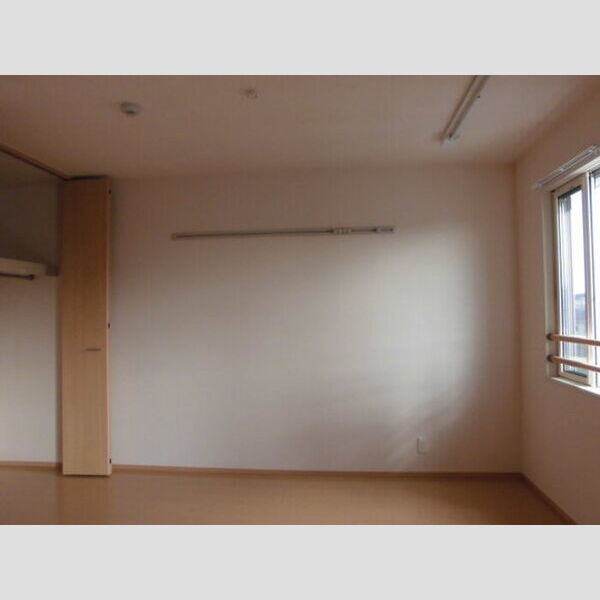 ロマージュさくら302号室 洋室