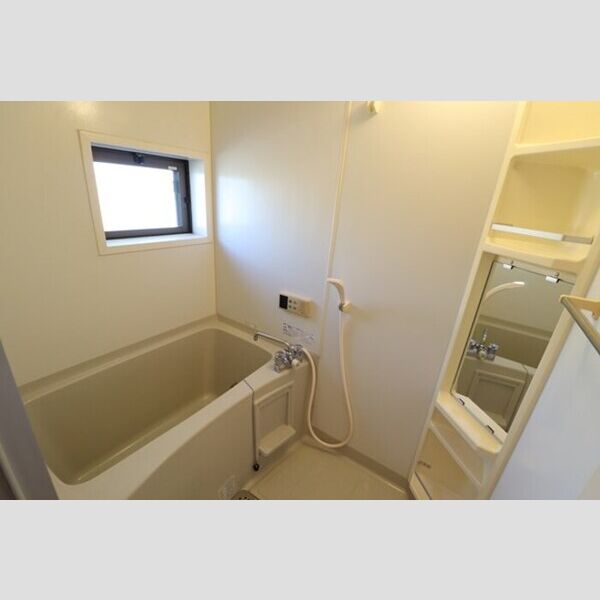 アットイーズ　Ⅴ 追い焚き機能付きバス(窓付き)