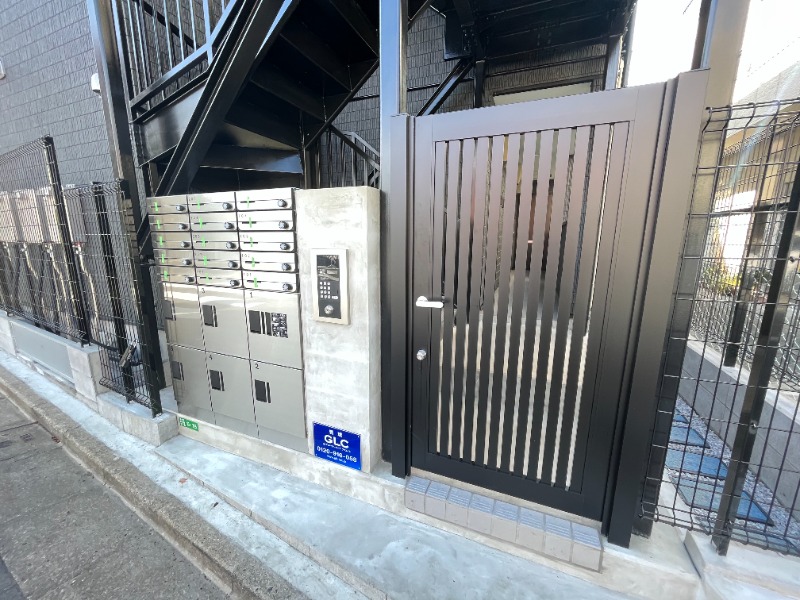 マーレ氷川台102号室 エントランス