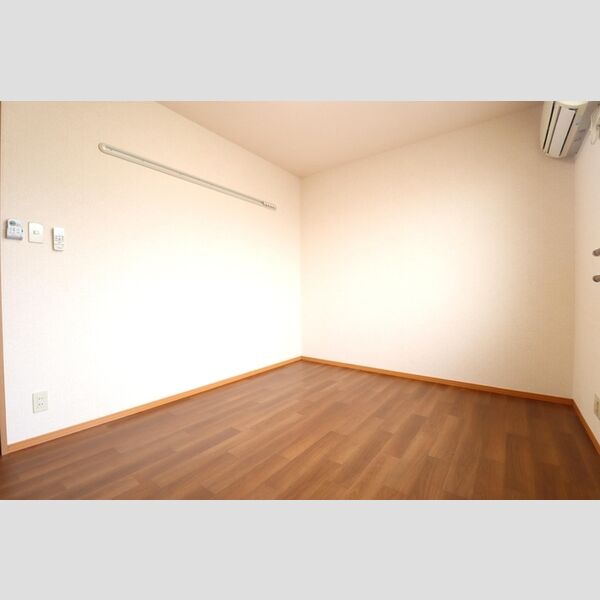 ロイヤルガーデン　B201号室 洋室6帖