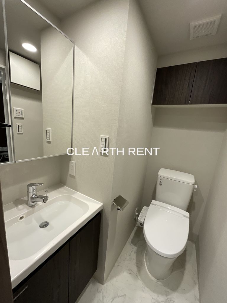 コンシェリア横濱関内3階 鏡裏に収納付きの独立洗面台