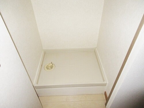 グランドステージ海岸通り3階 室内洗濯置場