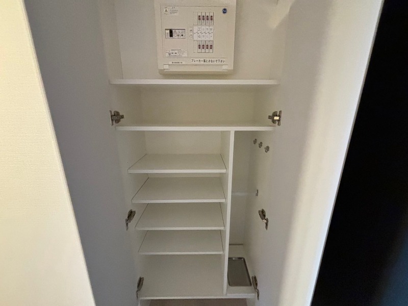 CREALpremier大島3階 下足入れ