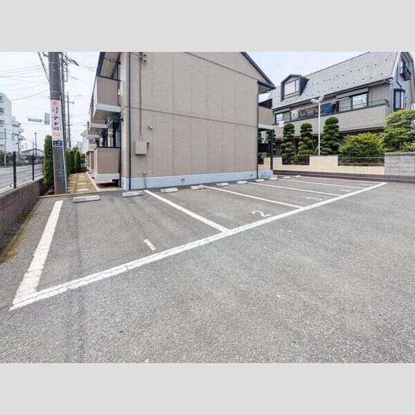 リーフアベニュー 駐車場