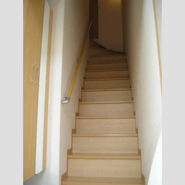 フロース201号室 階段