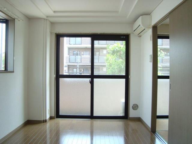 Ｓｕｍｍｅｒ　Ｒｏｕｇｅ リビング